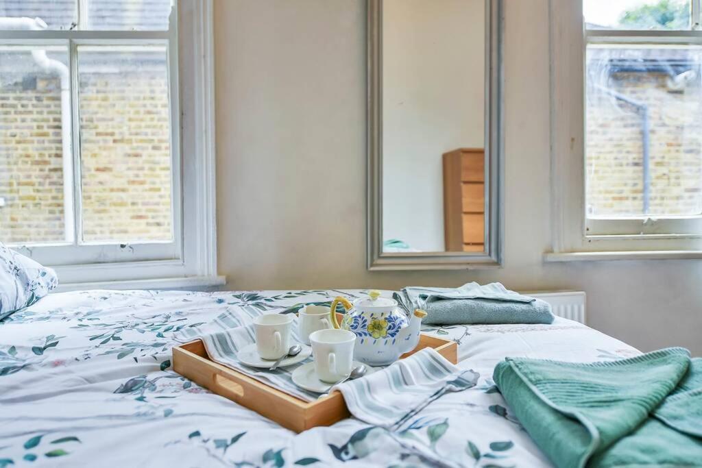 Groves 4 Bedroom, Shepherds Bush 伦敦 外观 照片