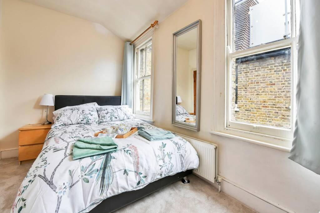 Groves 4 Bedroom, Shepherds Bush 伦敦 外观 照片