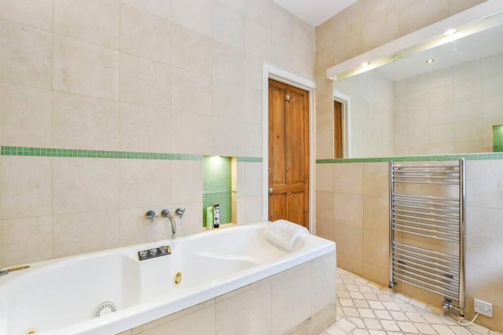Groves 4 Bedroom, Shepherds Bush 伦敦 外观 照片