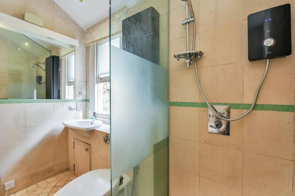 Groves 4 Bedroom, Shepherds Bush 伦敦 外观 照片
