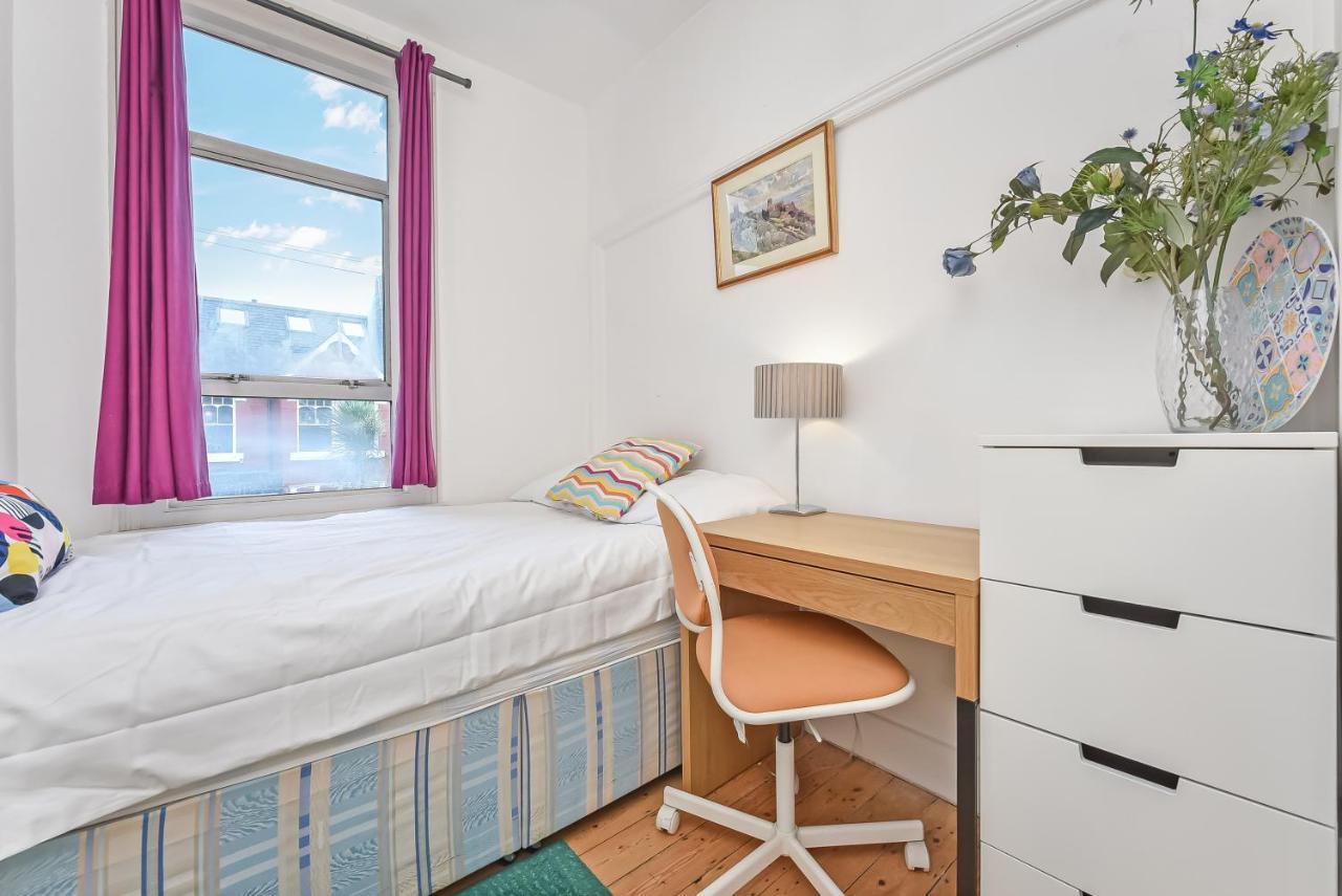 Groves 4 Bedroom, Shepherds Bush 伦敦 外观 照片